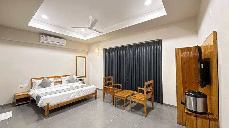 Full luxury bedroom suite view