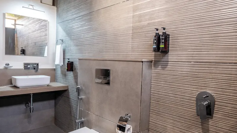 Modern en-suite villa bathroom vanity
