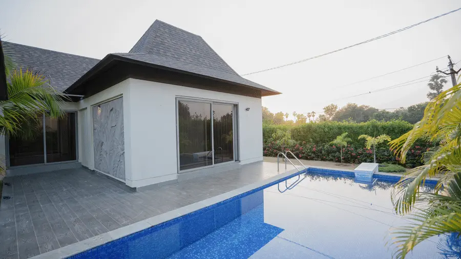 Independent luxury villa exterior profile