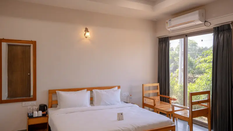 Cozy bedroom window bay seating
