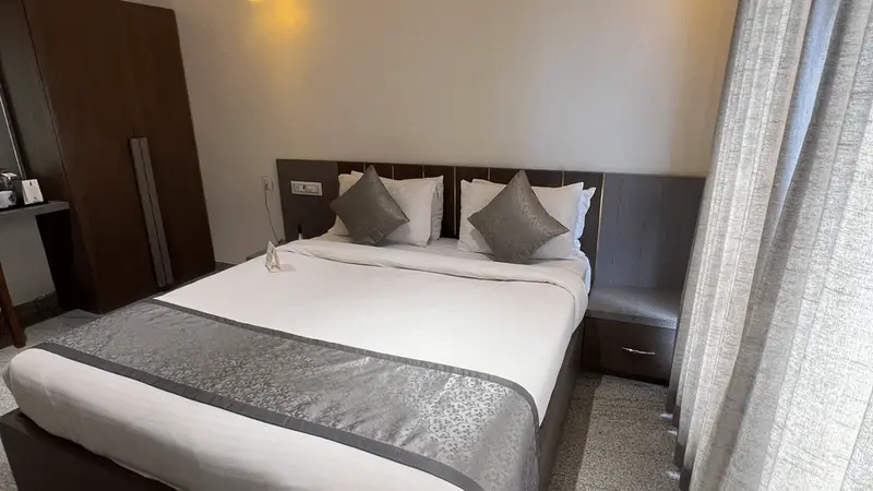 Daksh Comfort Room bed setup