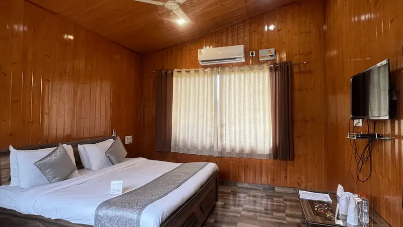 Elite Cottage seating area and lounge